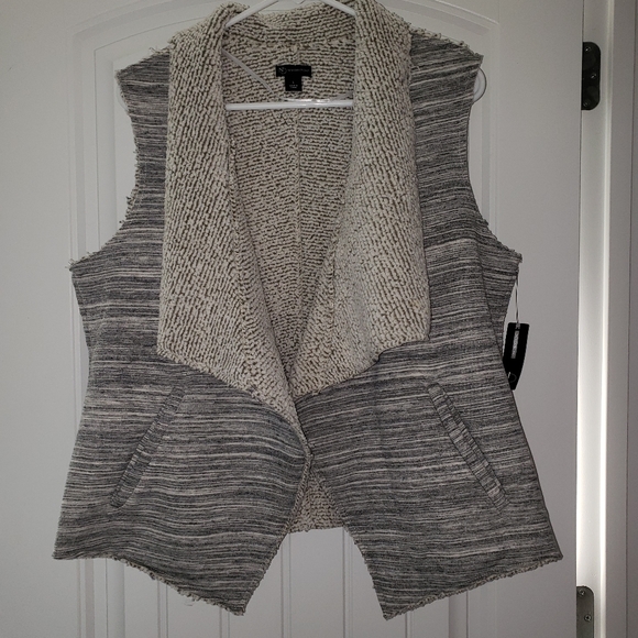 ND New Direction Size Large Gray and white vest - Picture 3 of 10